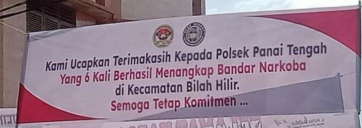 Wow!! Ada Baliho Ucapan Terimakasih Kepada Polsek Panai Tengah Dalam Menangkap Bandar Narkoba di Bilah Hilir