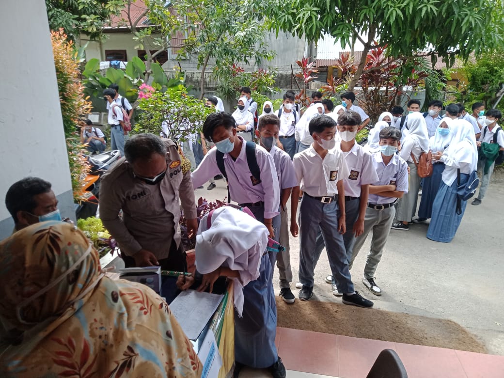 Polsek Medan Baru Gebyar Vaksinasi Pelajar di SMA Negeri 4