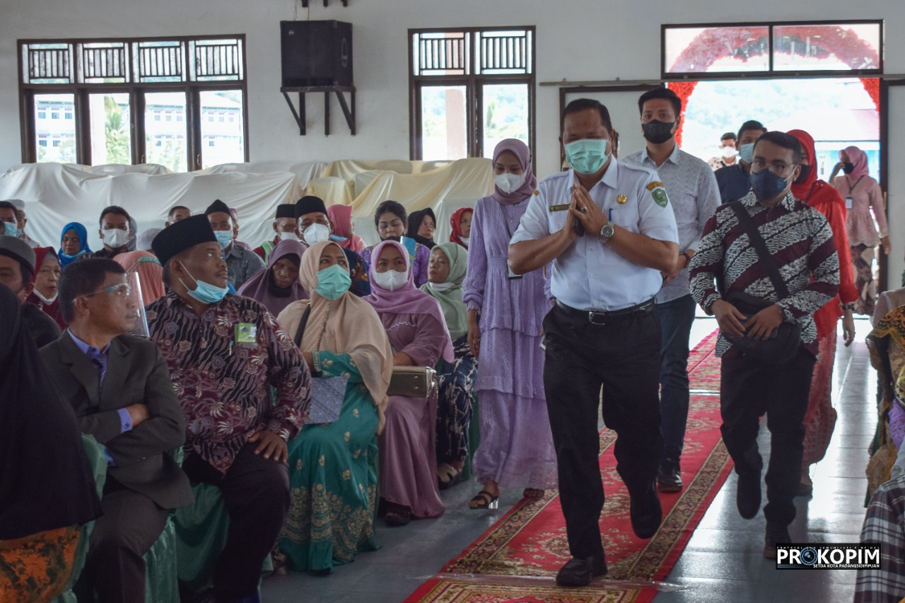 Hadiri Wisuda IPTS, Walikota Irsan Efendi Nasution : Kampus kunci penting untuk menguji perubahan sosial