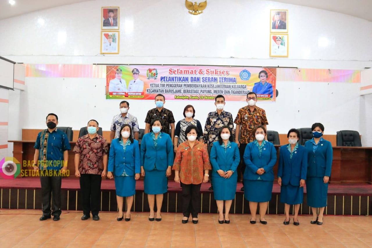 Ny.Vera Rika Theopilus Ginting Lantik Lima Ketua TP PKK kecamatan di Karo