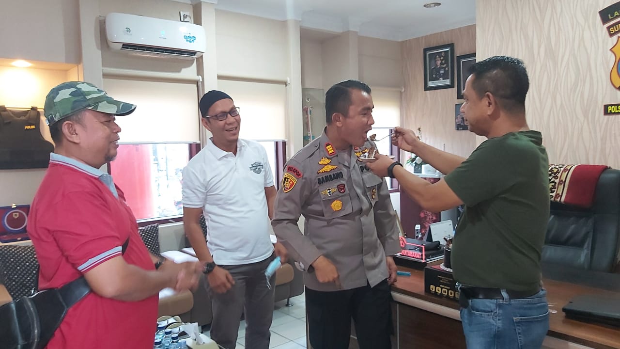 HUT ke-47 Tahun, Kapolsek Kota Pinang Dapat Surprise dari Ketua Pewarta