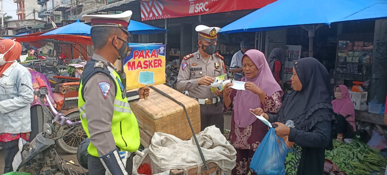 Sat Lantas Polres Tanjung Balai Bagikan Masker Secara Gratis Kepada Masyarakat