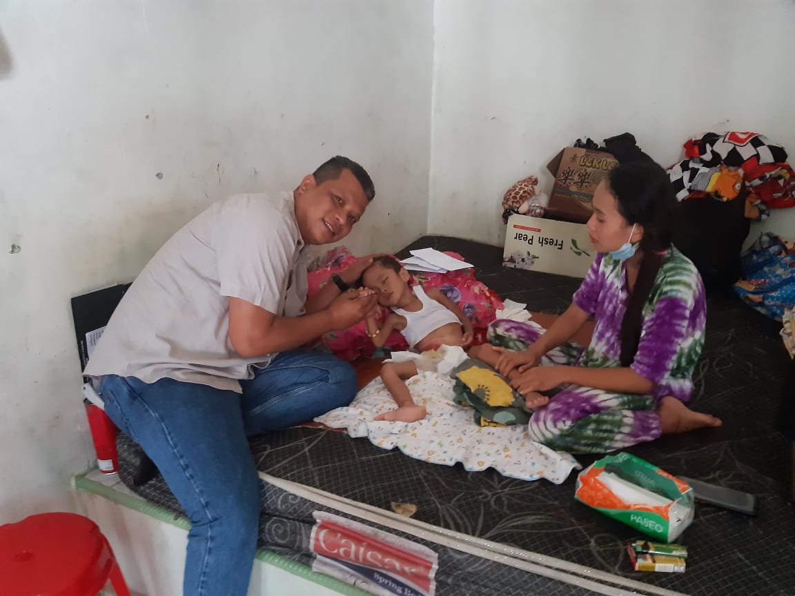 IPK Madina Salurkan Bantuan ke Aska Bocah Pengidap Tumor Usus