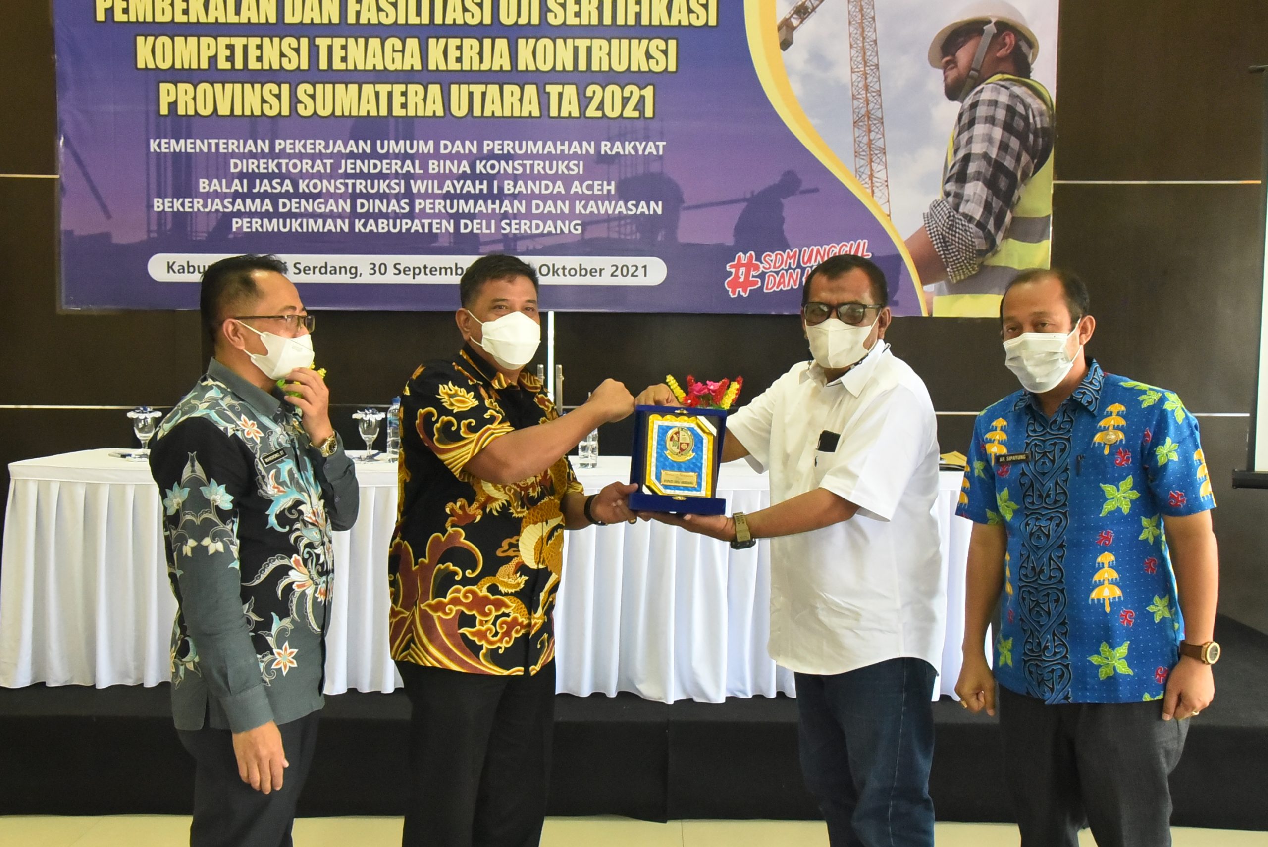 Sekda DS Buka Pembekalan dan Fasilitasi Uji Sertifikasi Kompetensi Tenaga Konstruksi