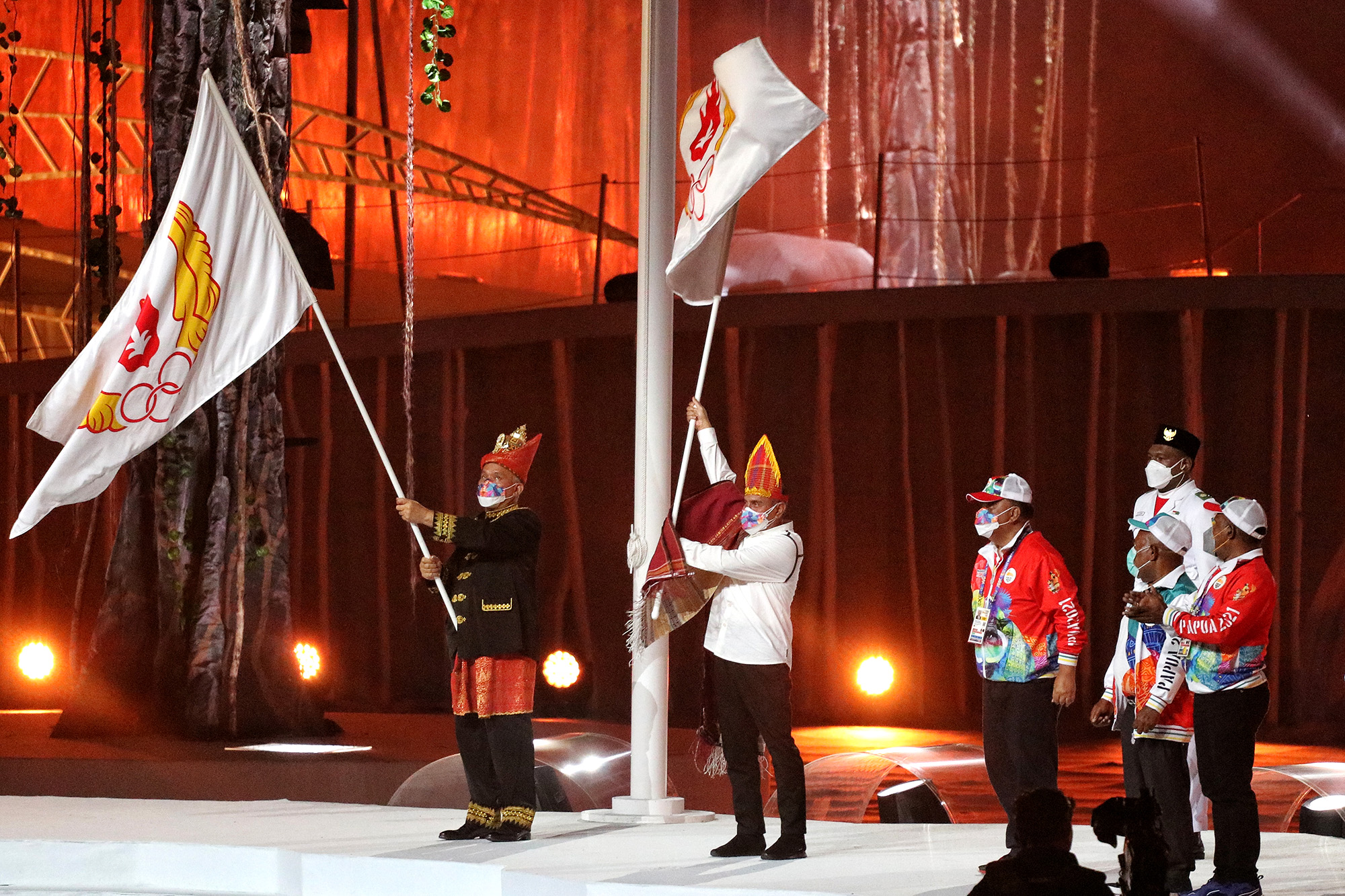 Gubernur Edy Rahmayadi Terima Bendera Tuan Rumah PON 2024