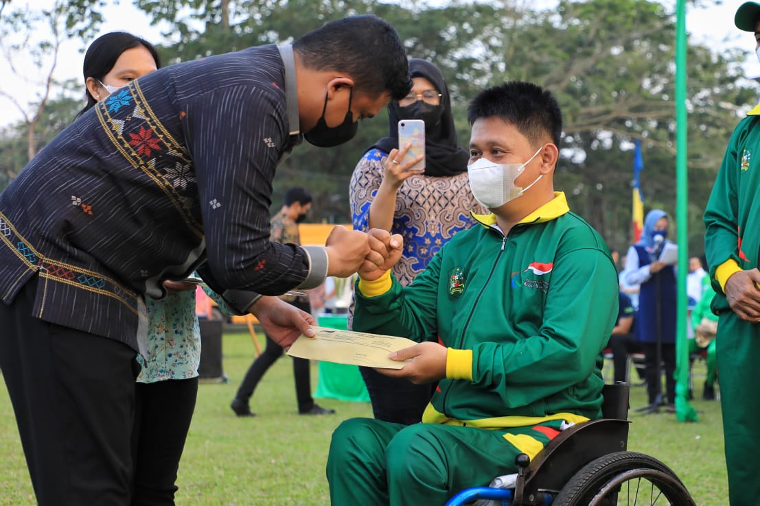 Bobby Nasution Lepas 32 Atlet Peparnas ke Papua,  Sekaligus Buka Kompetisi Sepak Bola Usia Piala Wali Kota Medan