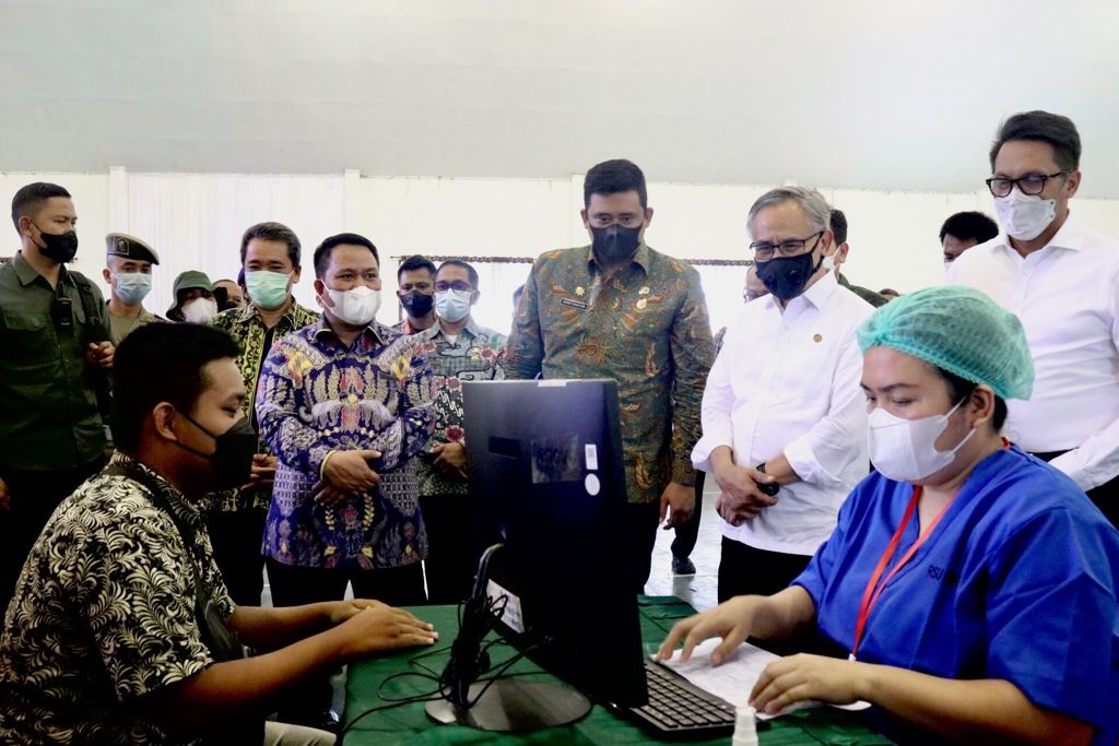 Bobby Nasution Tinjau Vaksinasi untuk Pelaku UMKM, Dosen, dan Mahasiswa