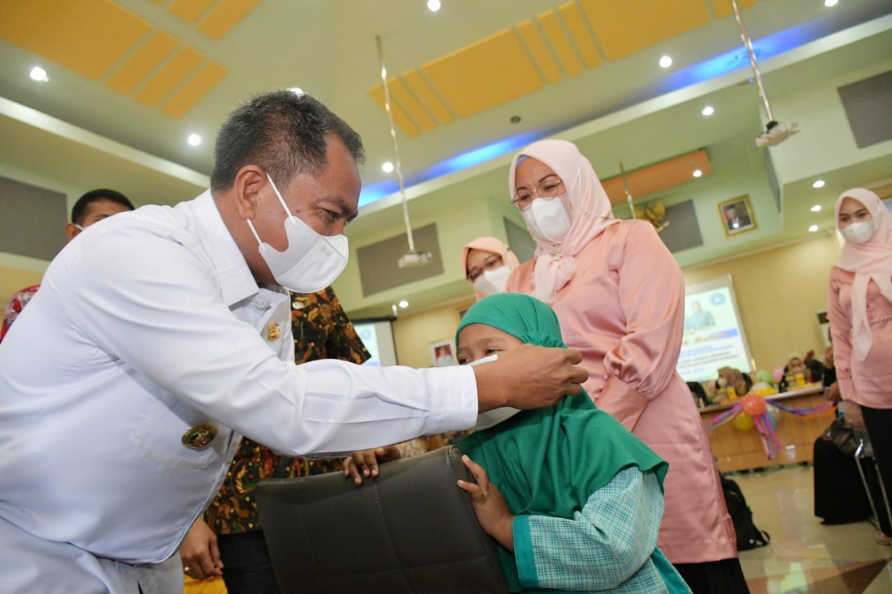 Buka Kegiatan Promisi dan Sosialisasi K5, Bupati Darma Wijaya Ajak Guru dan Masyarakat Ikut Vaksin