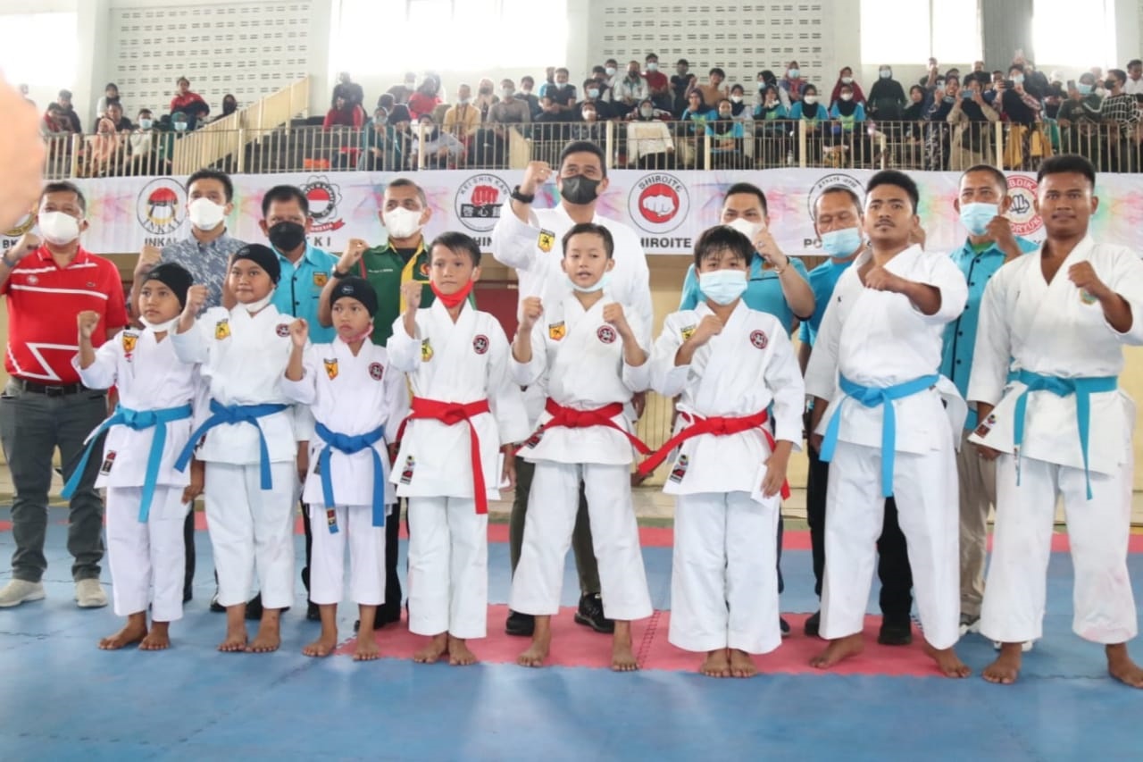 Bobby Nasution berharap Jadi Wadah Untuk Persiapkan Atlet PON XXI Sumut-Aceh, Buka Kejuaraan Karate Piala Wali Kota Medan