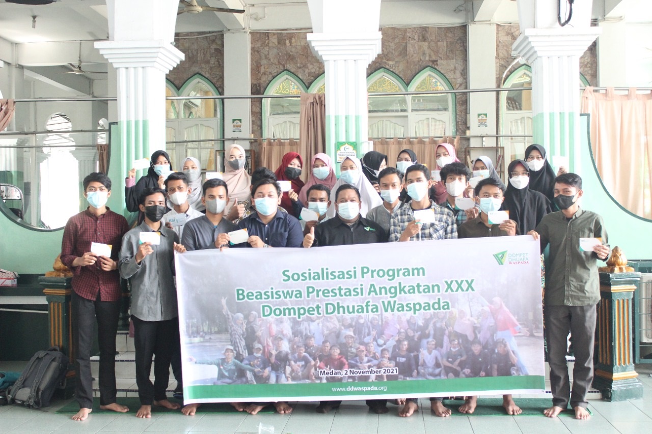 Dompet Dhuafa Waspada Salurkan Beasiswa untuk 26 Mahasiswa Berprestasi di Sumut