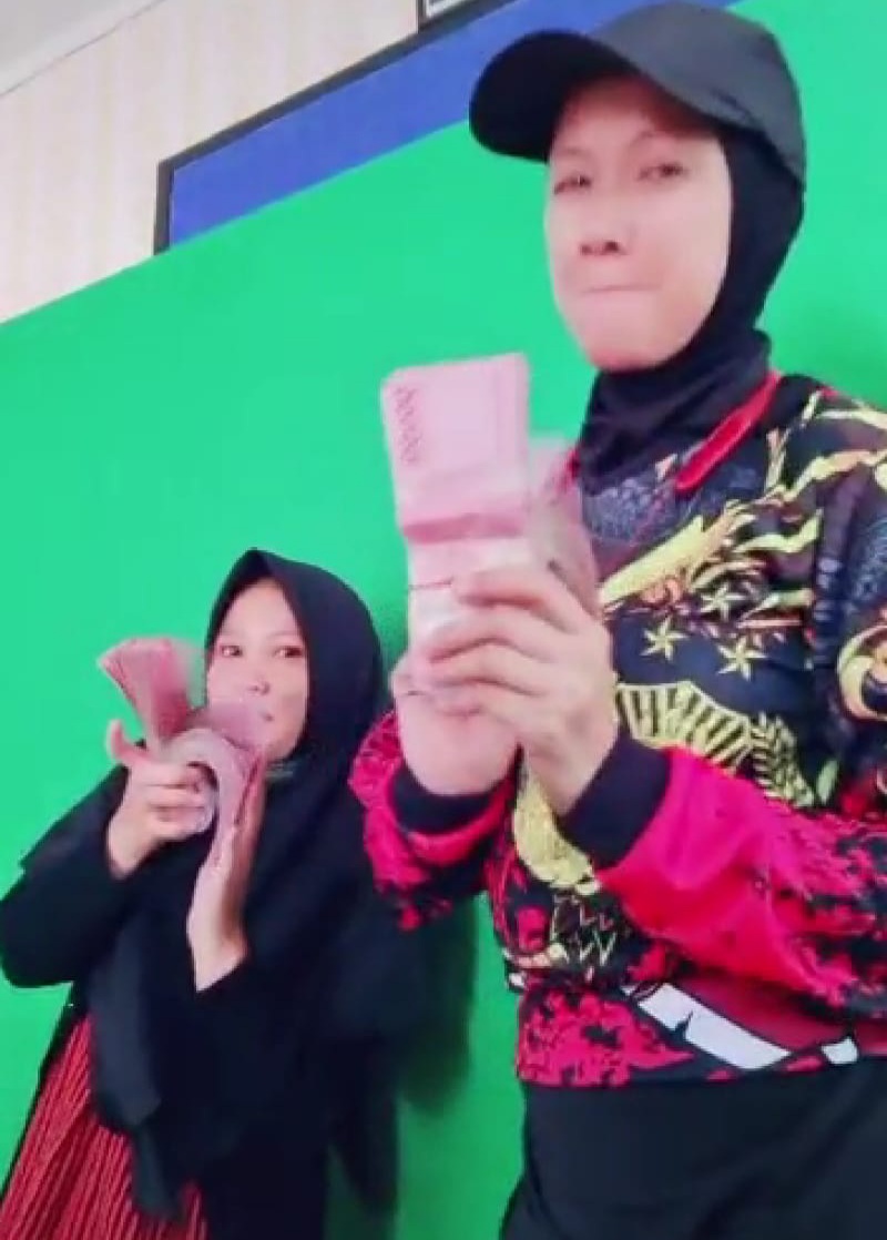 Viral, Aksi Pamer Uang Oleh Istri Kapolres Saat Arisan, Kabid Humas Poldasu: Hati-hati Menggunakan Medsos