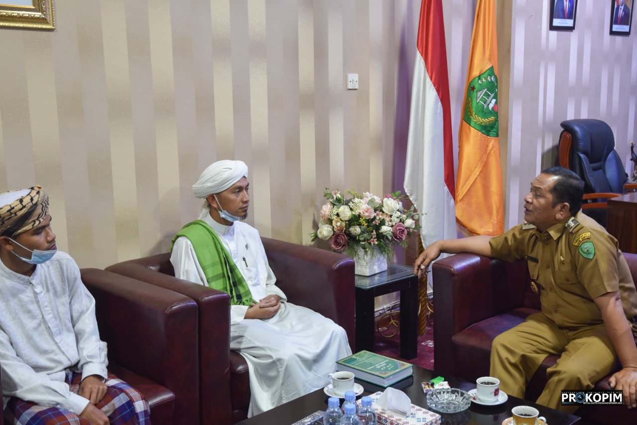 Walikota Irsan Efendi Nasution Terima kunjungan Ustad Faisal dari Al-Yusufiyah dan Abdul Latif Lubis santri alumni Al-Yusufiyah