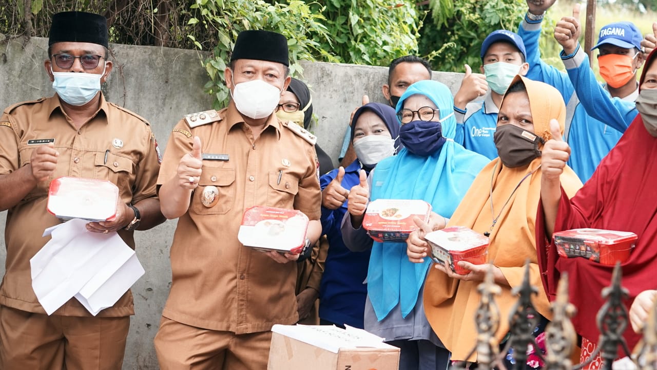 .Waris Thalib Serahkan Bantuan 4 Warga Korban Kebakaran di Kelurahan Sirantau dan Kelurahan Se