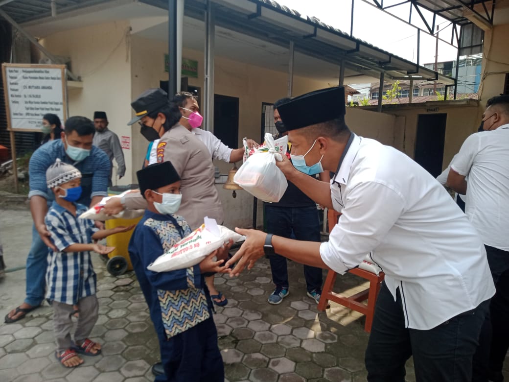 Ungkapan Rasa Syukur, Polsek Medan Baru Berikan Santunan dan Sembako Kepada Anak Yatim