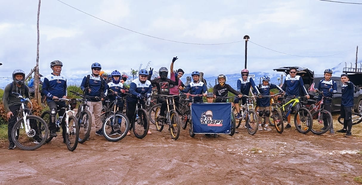 KOSPI, Beserta Grup Sepeda MBG Dan MTB Roker, Gowes Ke Puncak 2000