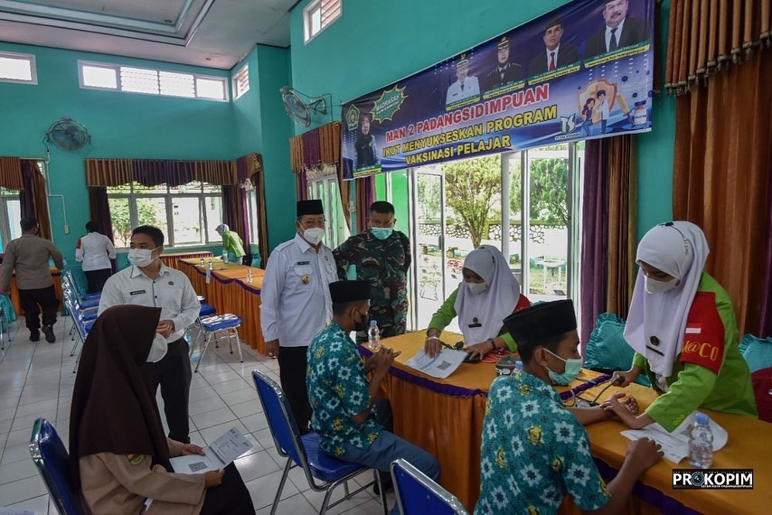 Wakil Wali Kota Padangsidimpuan Arwin Siregar hadiri kegiatan vaksinasi massal untuk pelajar dosis ke-II