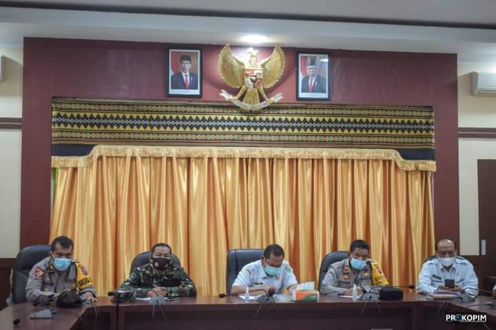 Walikota bersama Forkopimda ikuti RakorÂ  Forkopimdasu dan GubsuÂ  melalui Virtual Zoom