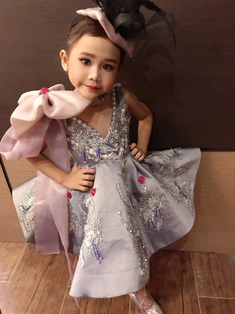Naura Khanza Krassiva dan Kezia Honey Renata sebagai duta atau perwakilan Kota PSPÂ  di Miss Global International Kids & Teens Sumatera Utara tahun 2021