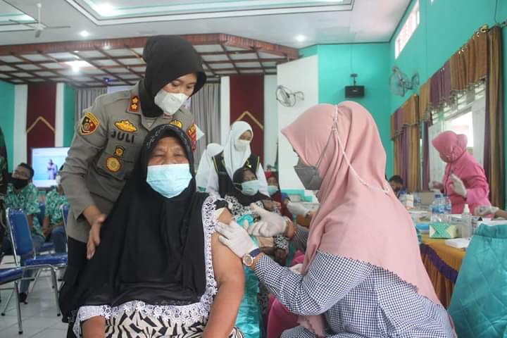 Polres Padangsidimpuan Gelar Gerai Vaksinasi untuk Lansia, Difabel dan Pelajar
