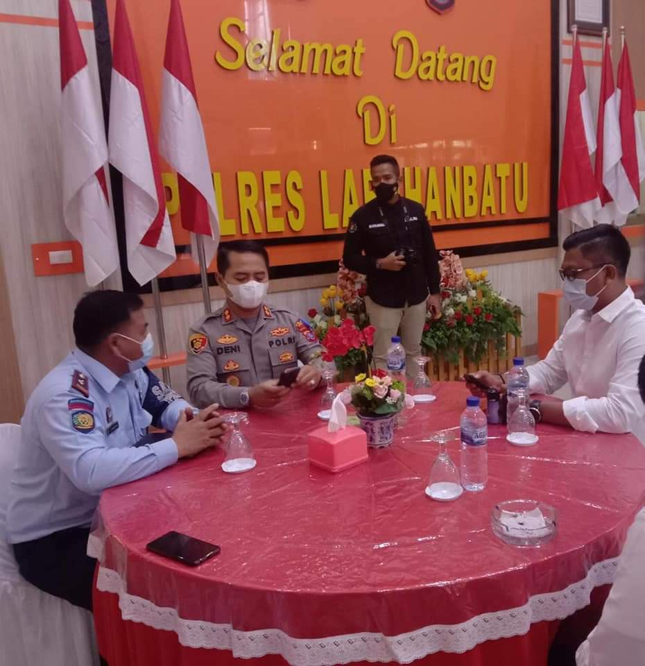 Kapolres Labuhan Batu Didampingi Kapolsek Kota Pinang Hadiri 263 Warga Binaan Lapas Kota Pinang DivaksinÂ 