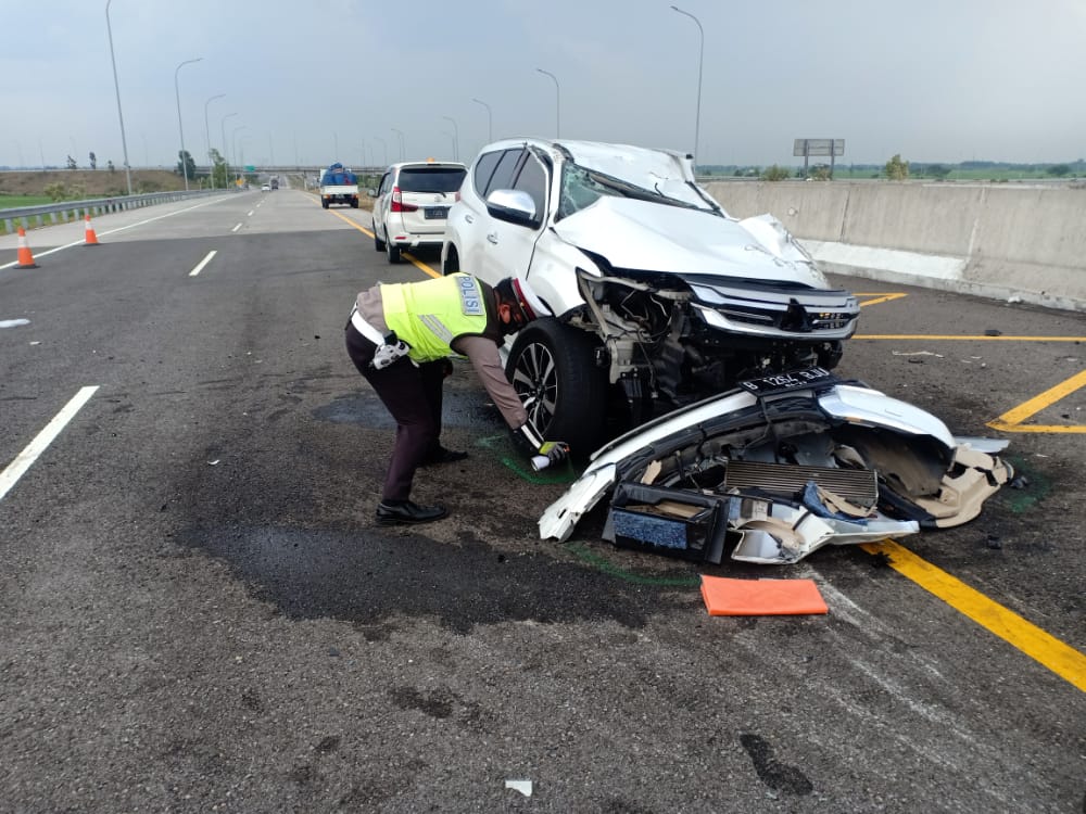 Artis Vanessa Angel dan suami mengalami kecelakaan di Tol Jombang, Diduga Ini Penyebabnya