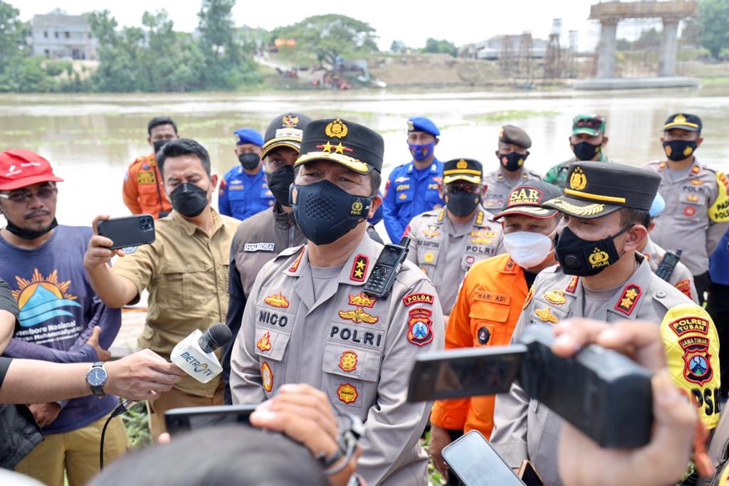 Kapolda Jatim Cek Lokasi KapaL Tenggelam dan turunkan Tim PencarianÂ 