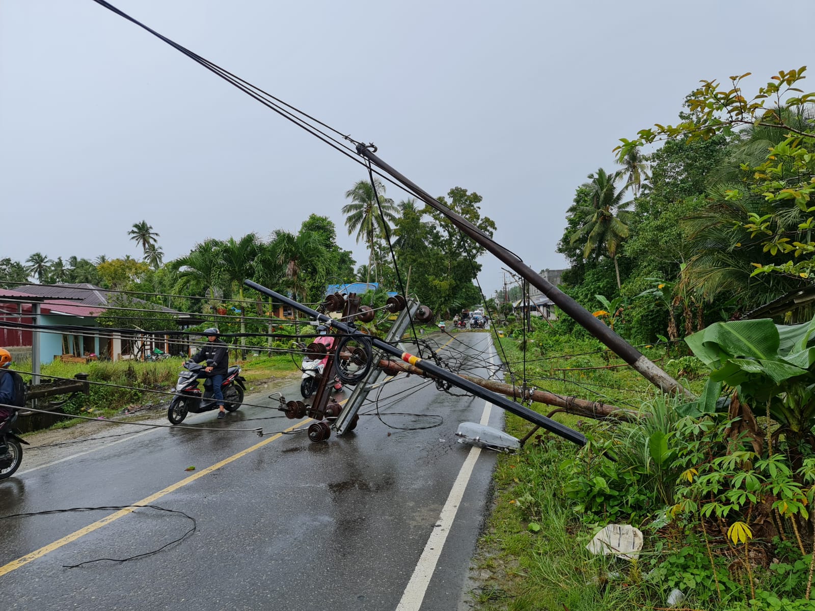Dampak Cuaca Ekstrem di Nias, PLN Berhasil Pulihkan Suplai Listrik 89 Persen