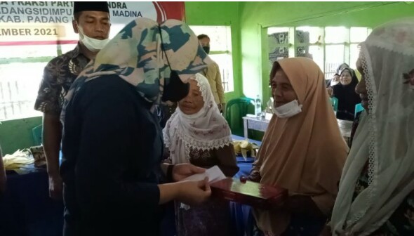 GAJI ATIKA AZMI UTAMMI NASUTION BULAN NOVEMBER 2021 UNTUK JOMPO/MISKIN DESA HUTATINGGI