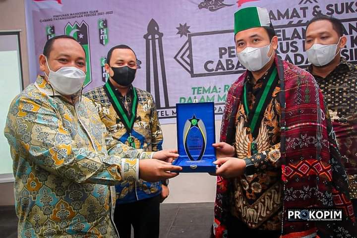 Wali Kota Irsan Efendi Nasution Hadiri Pelantikan Pengurus HMI dan Kohati Kota PSP
