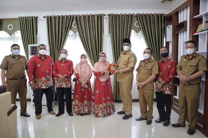 Bupati Mandailing Natal dan Rektor UMTS Padangsidimpuan Teken MoU