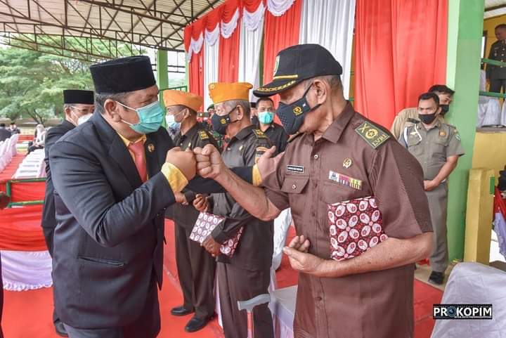 Walikota Irup Hari Pahlawan,Irsan Efendi Nasution Serahkan Tali Asih Kepada Veteran
