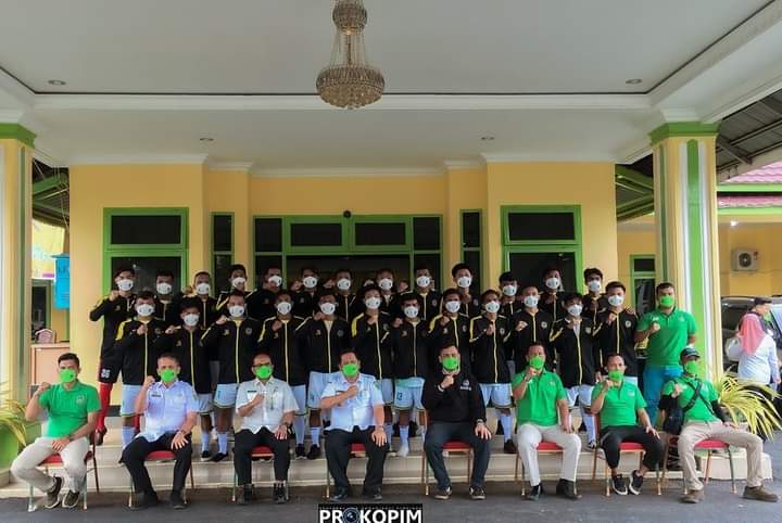 Wali Kota Irsan Efendi Nasution melepas Kesebelasan Sidimpuan FC Liga III Zona Tabagsel