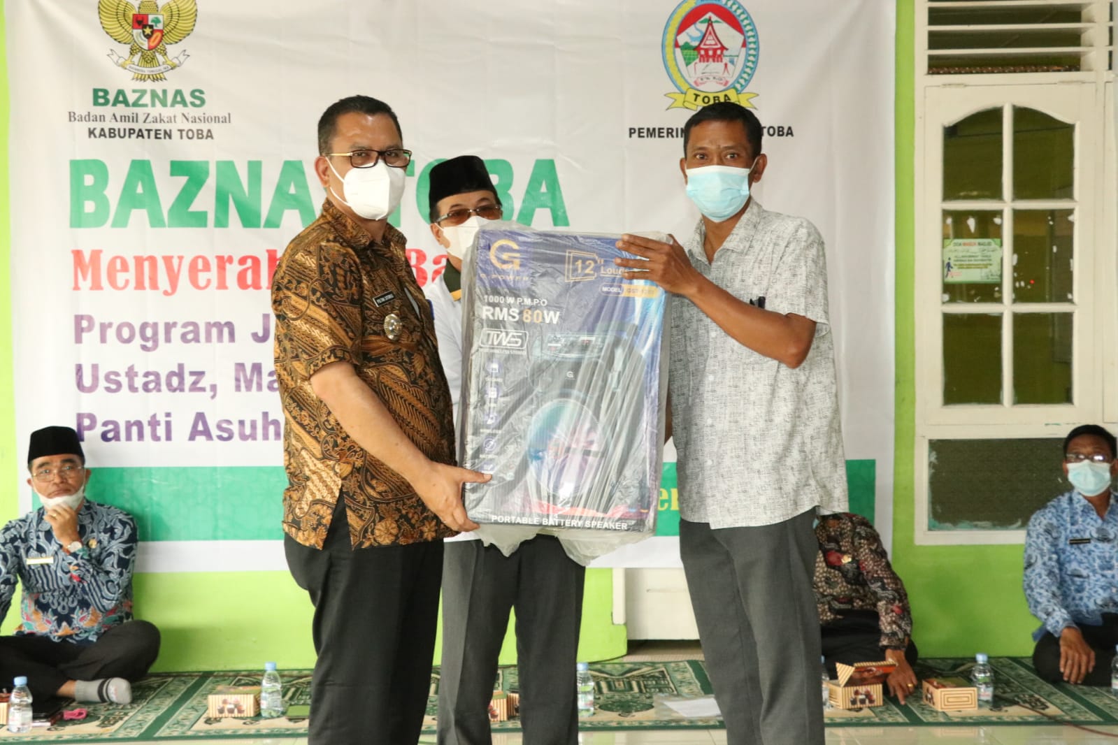 Pemkab Toba Serahkan Bantuan Baznas kepada masyarakat