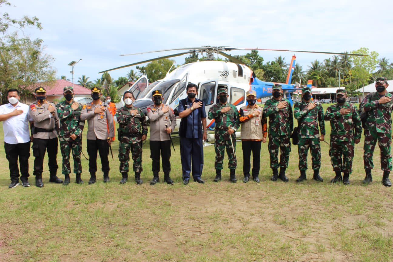 Pangdam I/BB Bersama Kapolda Sumut  memantau pelaksanaan serbuan vaksinasi TNI-POLRI di wilayah Kabupaten Nias Barat