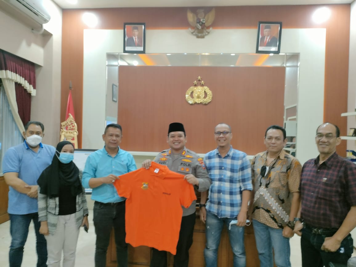 Ketua Pewarta Kunjungan ke Kapolres Kediri Kota, Kue Khas Kediri dan Cerutu Mempererat Silaturahmi