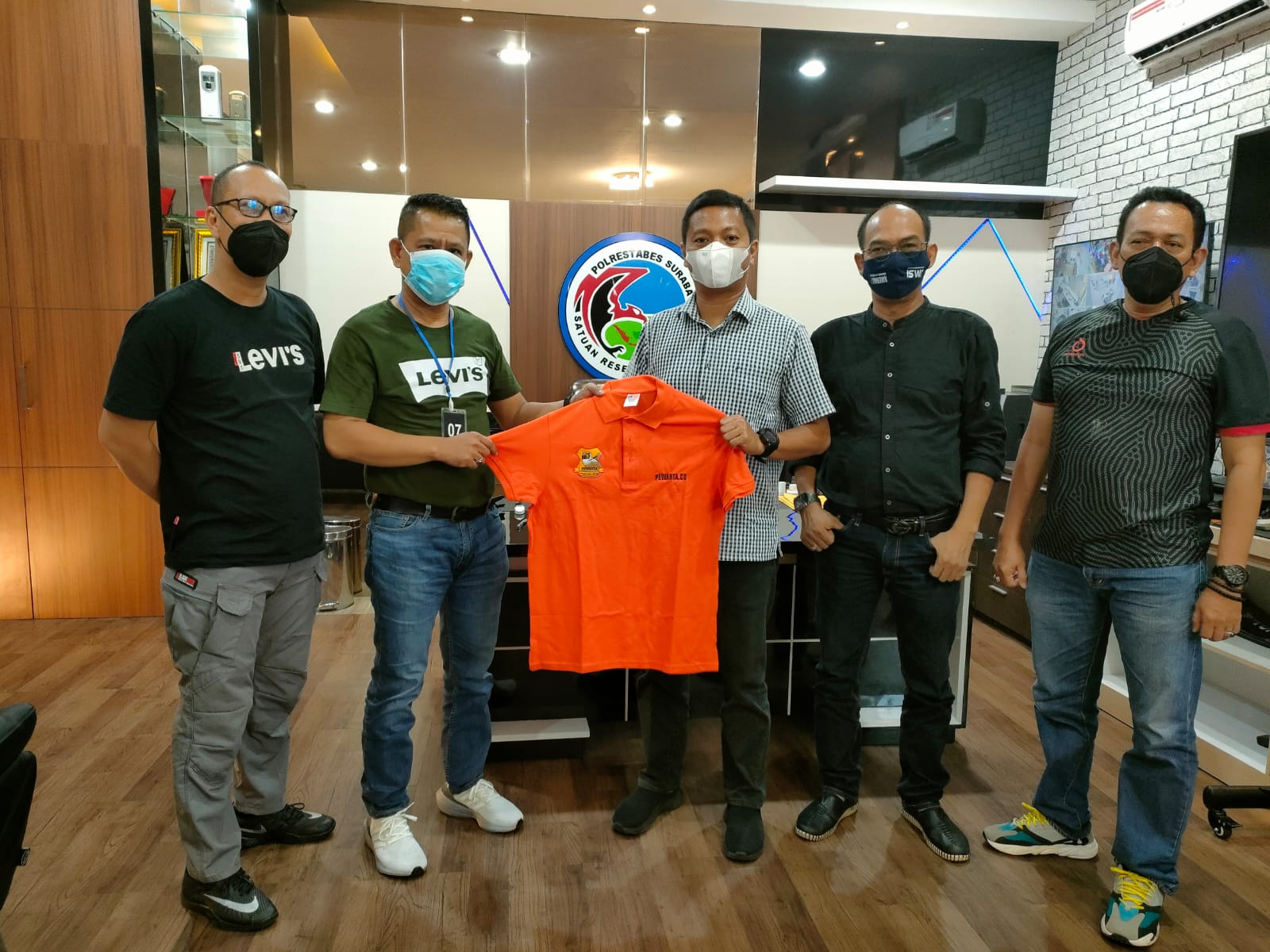 Kasat Narkoba Polrestabes Surabaya Dikunjungi Ketua Pewarta, Kompol Daniel : Tetap Terdepan Beritakan Kegiatan Kepolisian