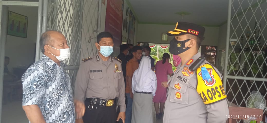 Kapolres Langkat Pengecekan  Gerai Keliling Tiga Sekolah, Sebanyak 164 Pelajar Di Secanggang Di Vaksin Sinovac