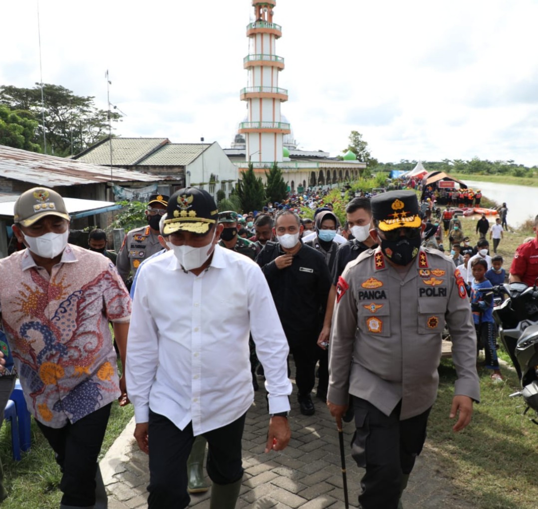 Gubsu dan Kasdam Tinjau Banjir di Kabupaten Serdang Bedagai