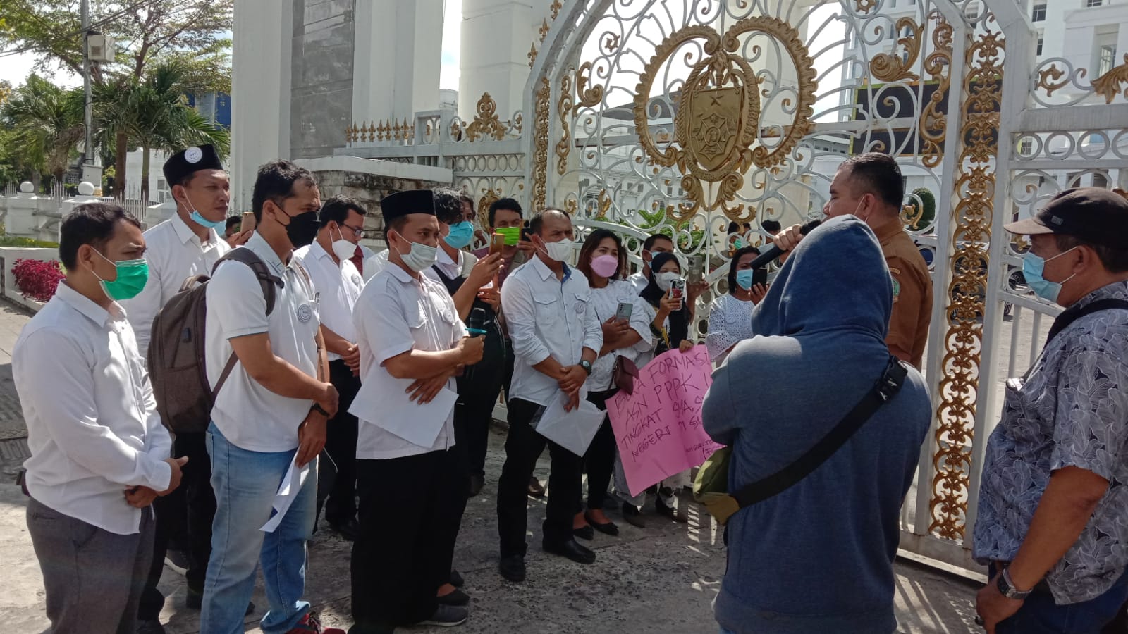 FGTT Demo Minta Gubsu Edy Buka Rekrutmen PPPK 2022