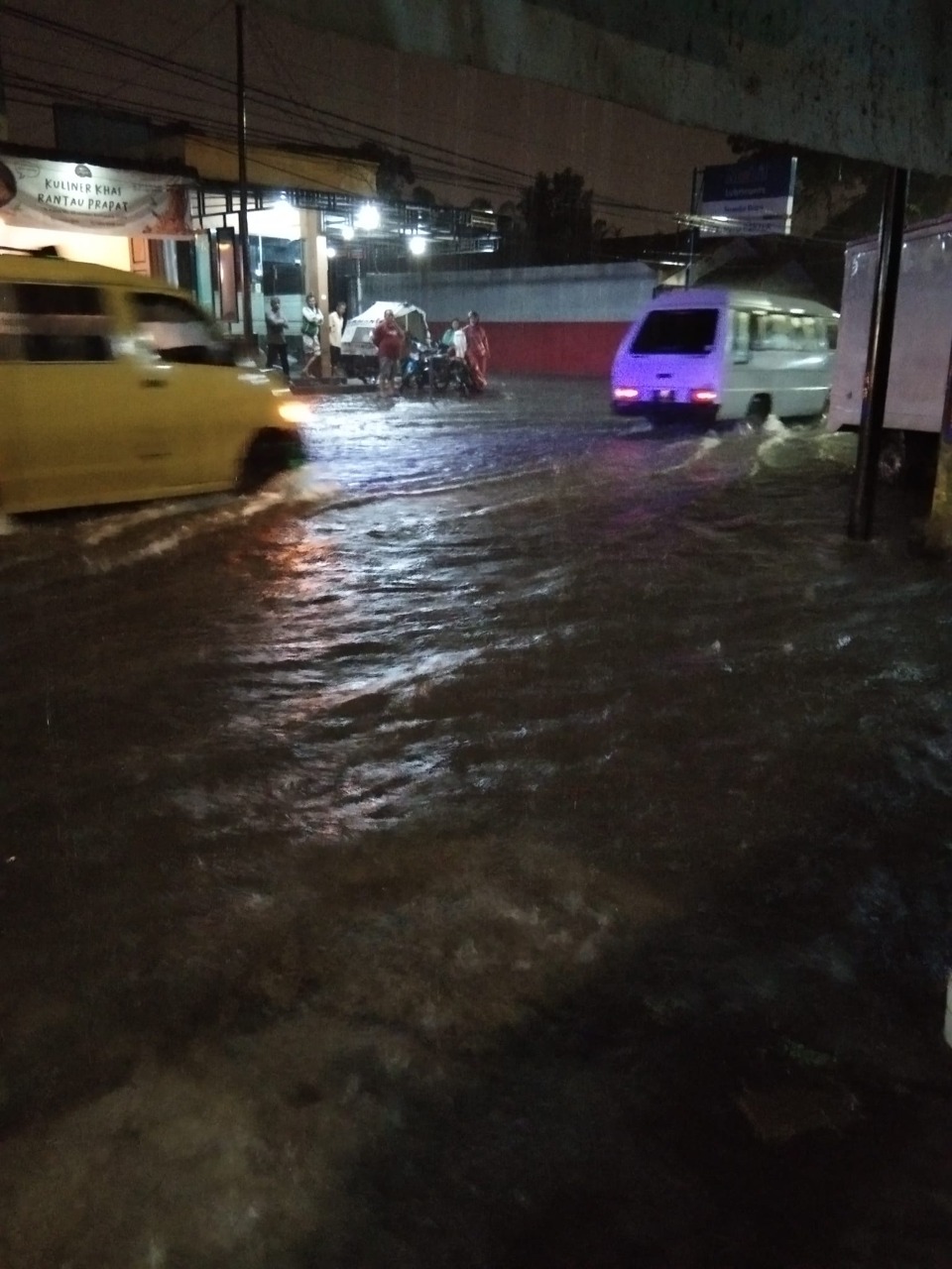 Hujan Deras, Sejumlah Jalan di Medan  Tergenang Air