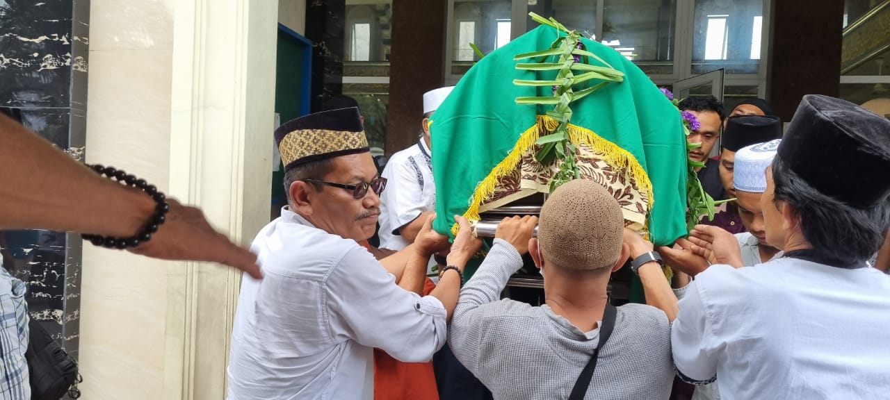 Ketua Pendawa Sumut Ruslan Melayat Ke Rumah Duka Redaktur Harian SUMUT24