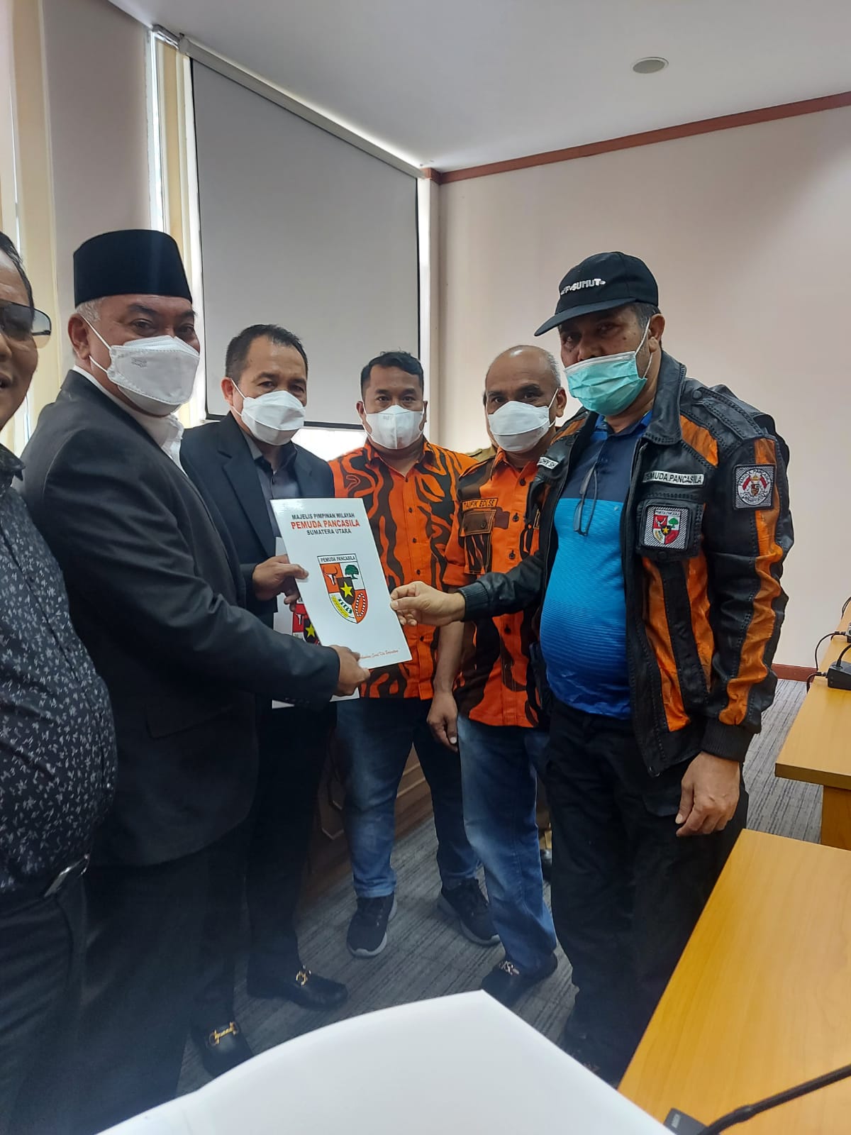 MPW Pemuda Pancasila Aksi Damai di DPRDSU,  Junimart Segera Minta Maaf !!!