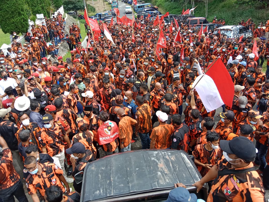 Ribuan Kader PP Lorengkan DPRD Simalungun, Tuntut Junimart Minta Maaf Terbuka