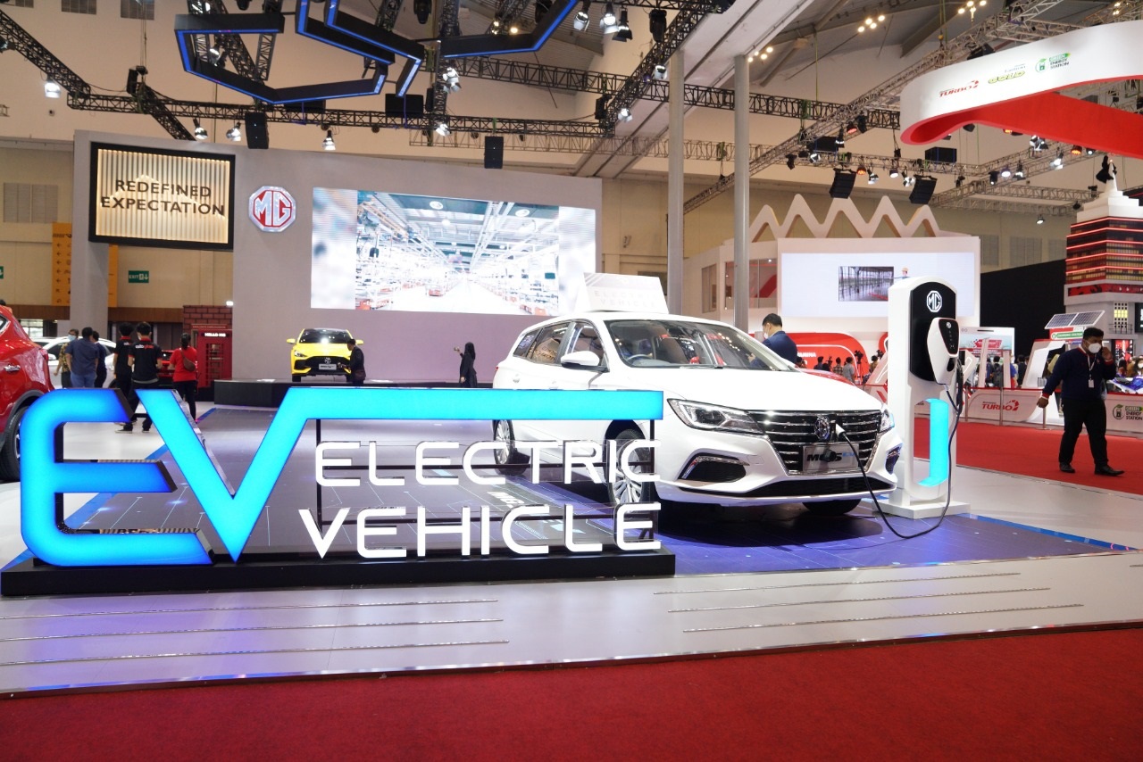 Setrum Ajang GIIAS 2021, MG 5 EV Mobil Listrik Station Wagon Pertama di Dunia Memukau Ribuan Pengunjung