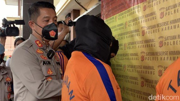 Polres Krawang Ungkap Pembunuhan Bos Rumah Makan, Otak Pelaku dan 6 Pelaku Lainya Ditangkap, AKBP Aldi Subartono : Istri Korban Otak Pelakunya, Motifnya Karena Sakit Hati