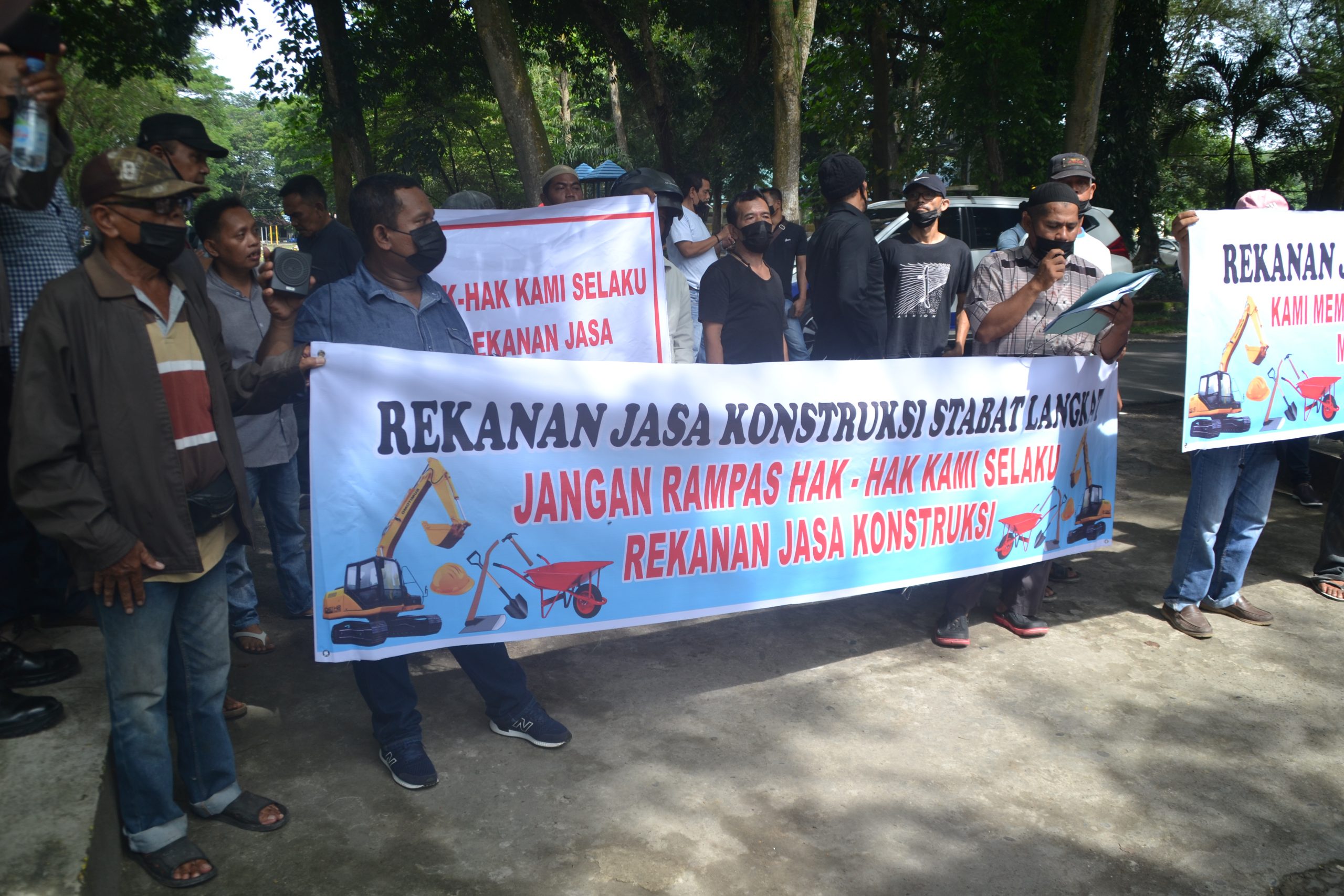Rekanan Lokal Lakukan Aksi Damai ke DPRD Langkat