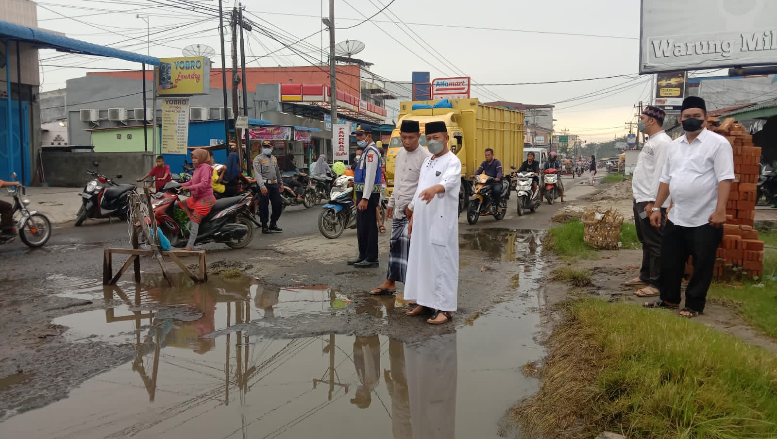 Waris Thalib Serap Aspirasi Masyarakat, Selesai Safari Subuh di Masjid Al-Hidayah