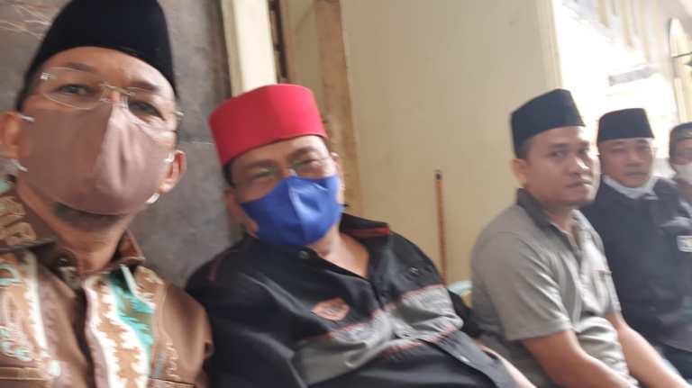 Kadisdik Batu Bara Ilyas Sitorus Layat Ke Rumah Duka Meninggalnya Orang Tua Redaktur Harian Sumut24
