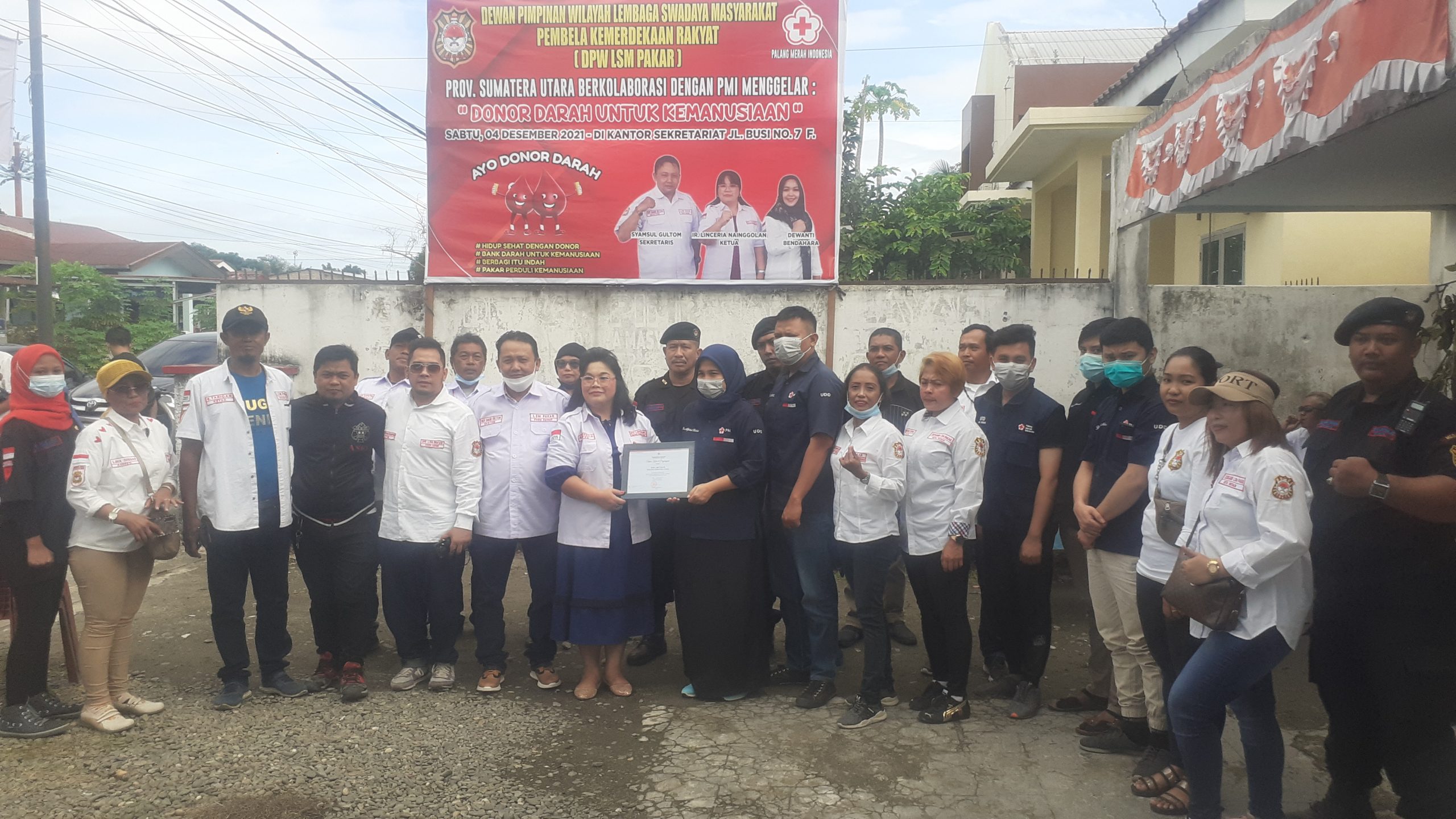 Kolaborasi Donor Darah, Ketua DPW LSM PAKAR Sumut Terima Piagam Penghargaan dari PMI