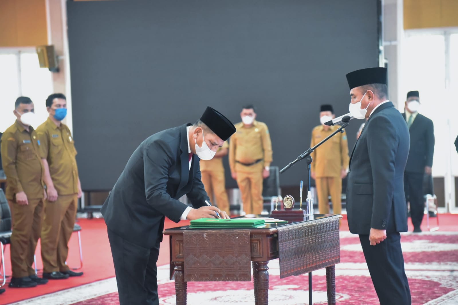 Humarkar Ritonga Dilantik Gubsu Menjadi Direktur Administrasi dan Keuangan PDAM Tirtanadi